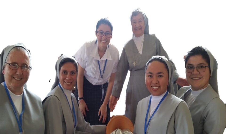 Dios llama hoy… Respóndele Tú también